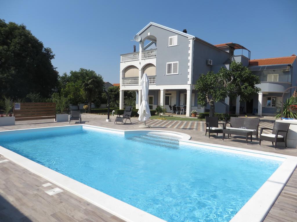 Banic Apartments With Pool Biograd Na Moru Quarto foto