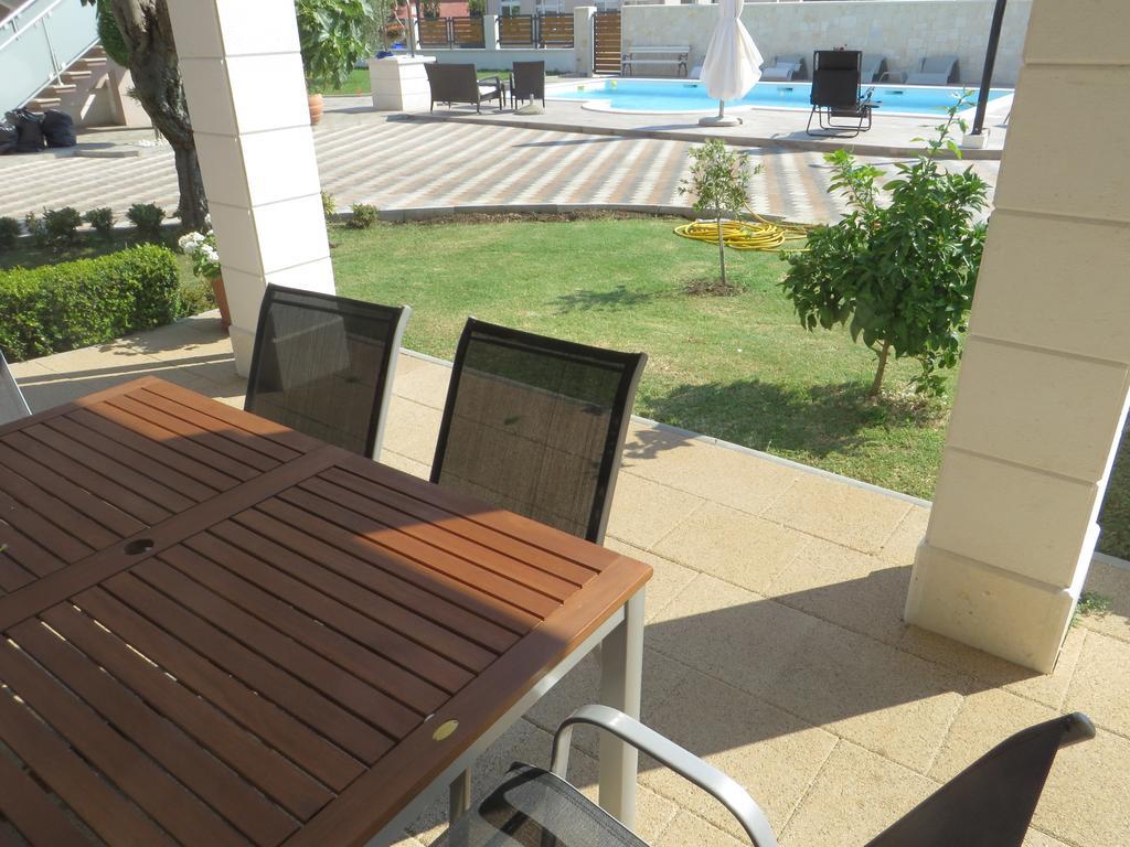 Banic Apartments With Pool Biograd Na Moru Quarto foto