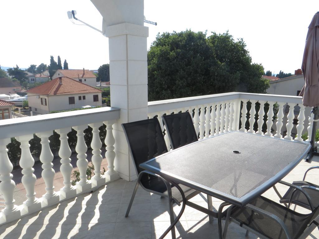Banic Apartments With Pool Biograd Na Moru Quarto foto