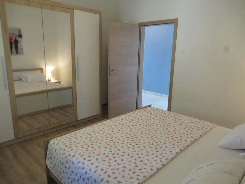 Banic Apartments With Pool Biograd Na Moru Quarto foto