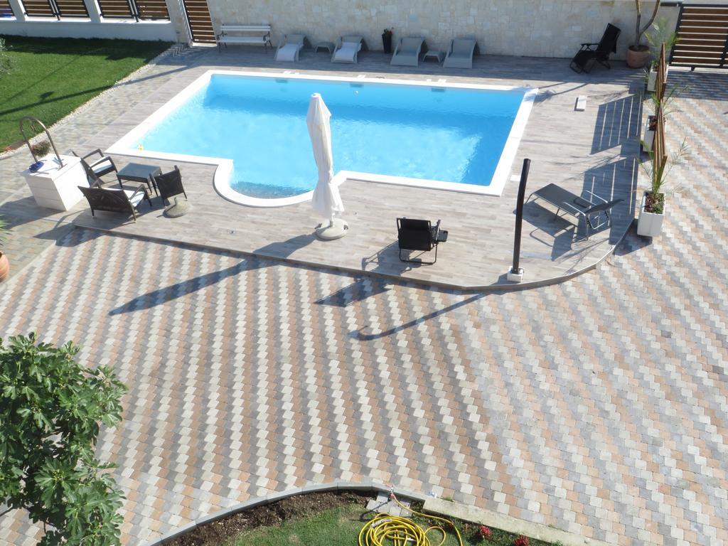Banic Apartments With Pool Biograd Na Moru Quarto foto