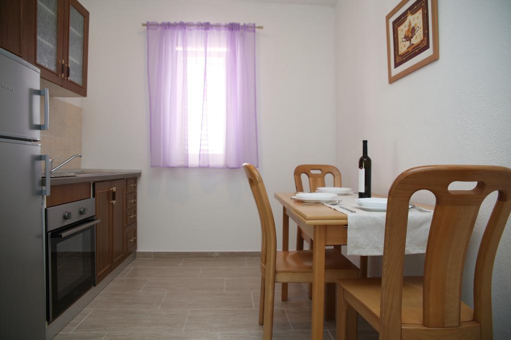 Banic Apartments With Pool Biograd Na Moru Quarto foto