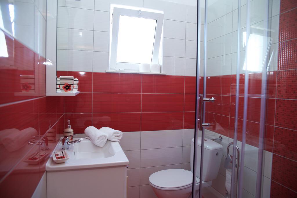 Banic Apartments With Pool Biograd Na Moru Quarto foto