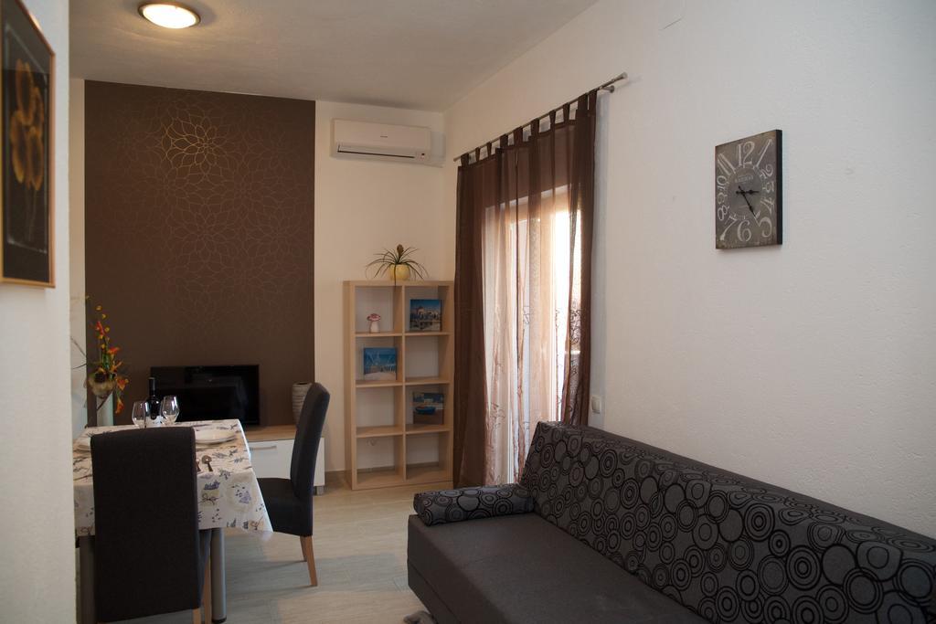 Banic Apartments With Pool Biograd Na Moru Quarto foto