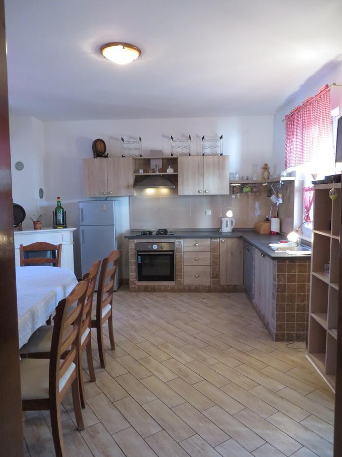 Banic Apartments With Pool Biograd Na Moru Quarto foto