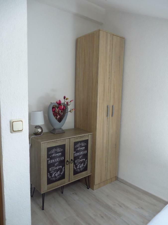 Banic Apartments With Pool Biograd Na Moru Quarto foto